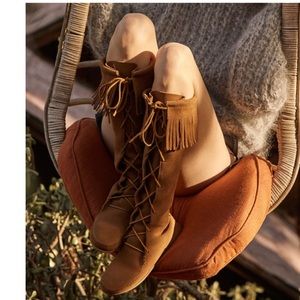 Minnetonka knee high fringe boots tan/ brown Sz 9